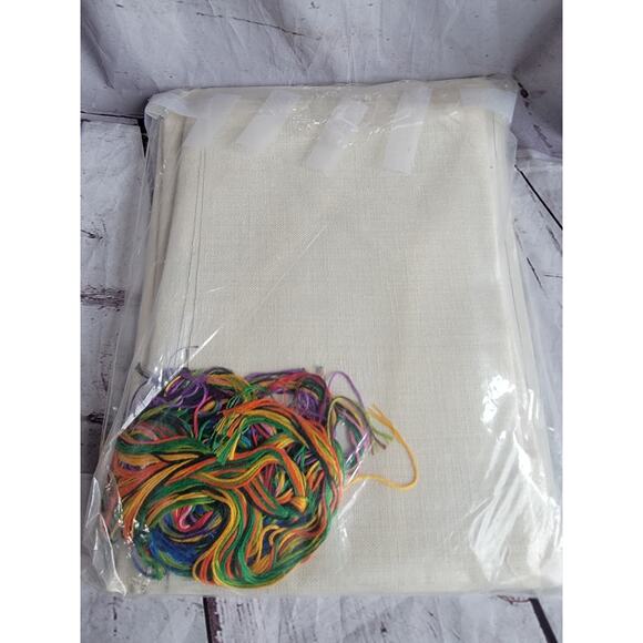 Vintage 1973 Columbia Minerva 4in Floral Napkins Cross Stitch on Linen #6540 - Picture 4 of 4